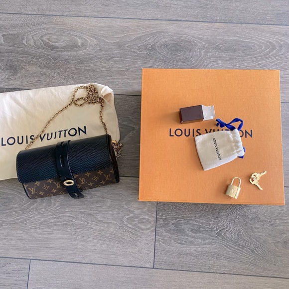 Louis Vuitton Glasses Case Bag runway collection - Picture 2 of 10